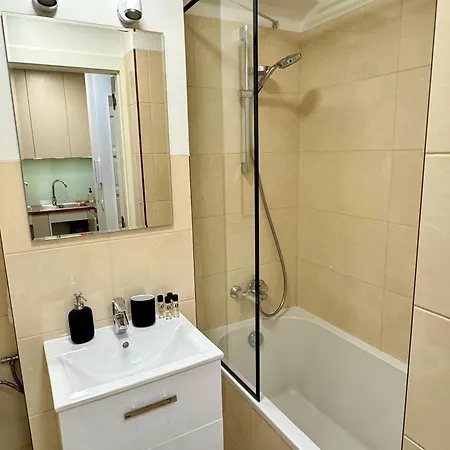 Apartment - Center - *